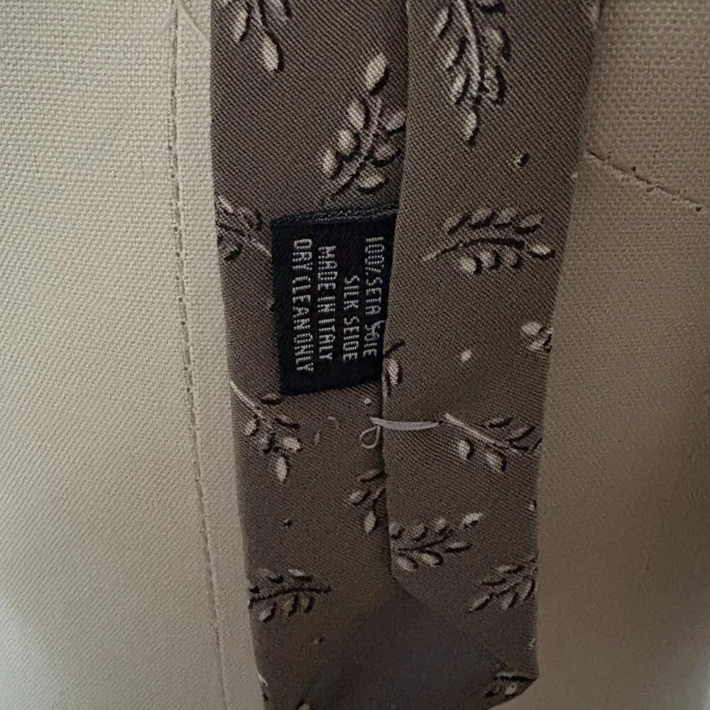 Barneys New York Men's Necktie Made in Italy 100% Silk Tie Party Office